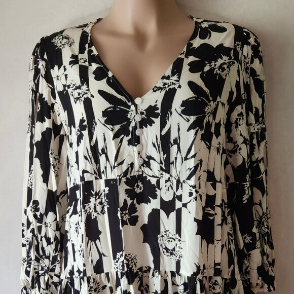 Rusttydustty Dress Size 2X Black & Off White Floral EUC - Picture 3 of 9